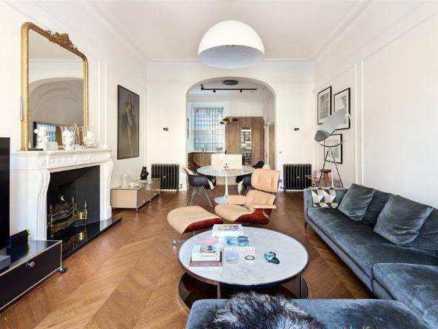 Flat for sale in South Kensington, Greater London