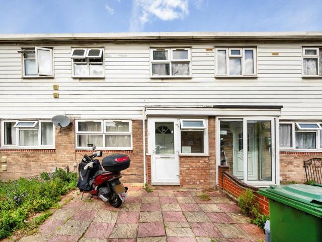 Flat for sale in Silvertown, Greater London