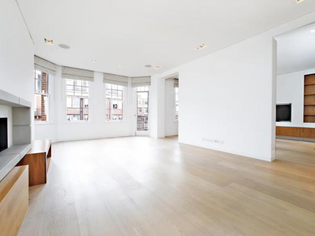Flat for sale in Kensington, Greater London