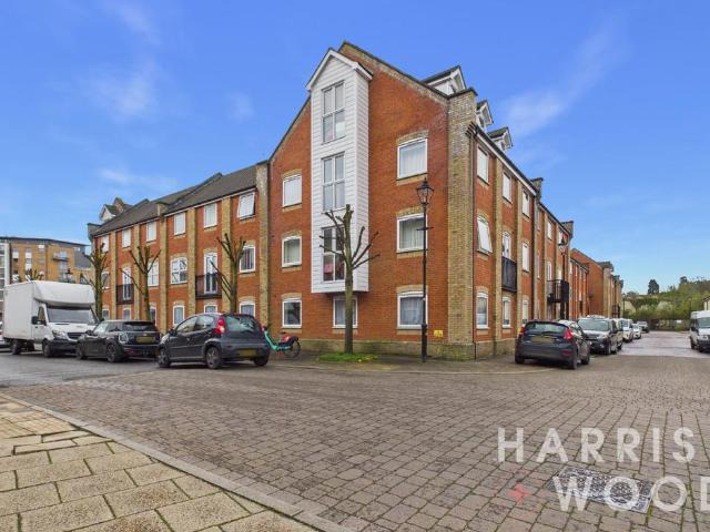 Flat for sale in Hythe, Fordham Heath