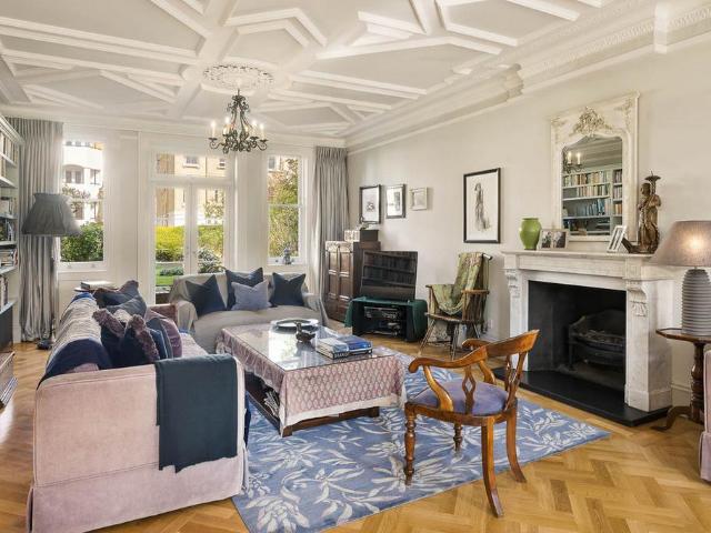 Flat for sale in Belsize Park, Greater London