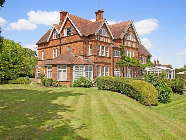 Flat for sale in Hatfield, Fretherne