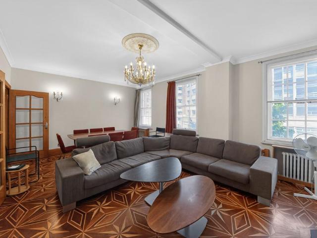 Flat for sale in Marylebone, Greater London