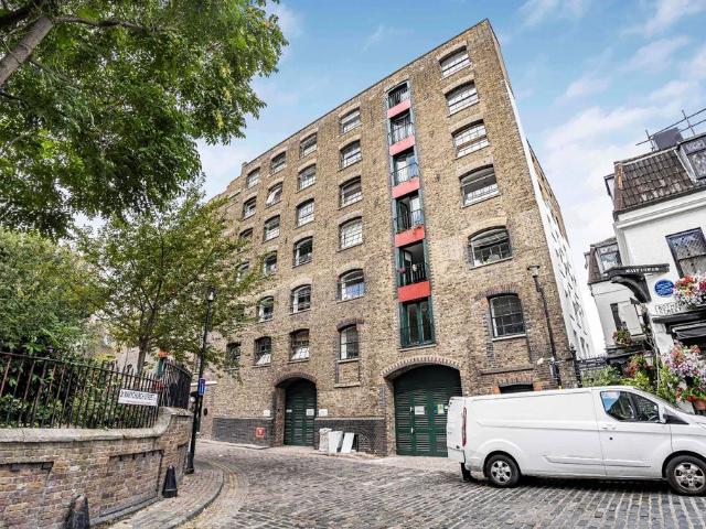 Flat for sale in Rotherhithe, Greater London