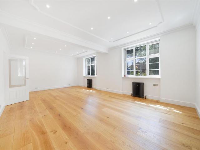 Flat for sale in West Hampstead, Greater London
