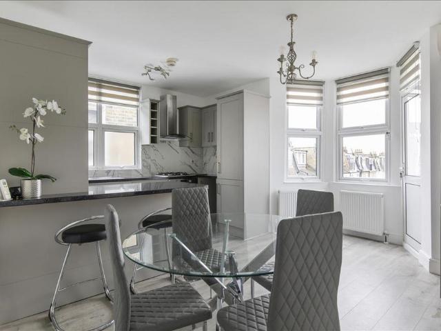 Flat for sale in Hammersmith, Greater London