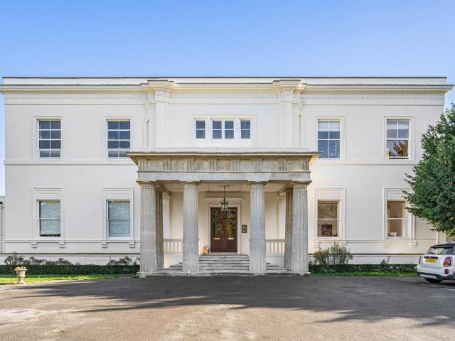 Flat for sale in Laleham, Spelthorne