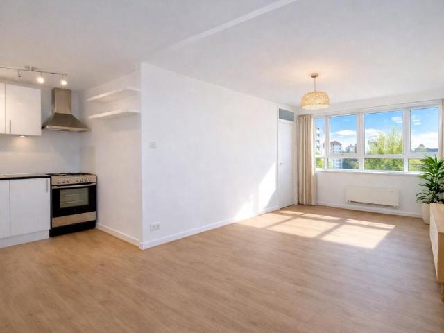 Flat for sale in Battersea, Isle Of Man