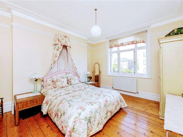 Flat for sale in Paddington, Greater London