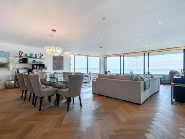 Apartment for sale in Sandbanks, Poole