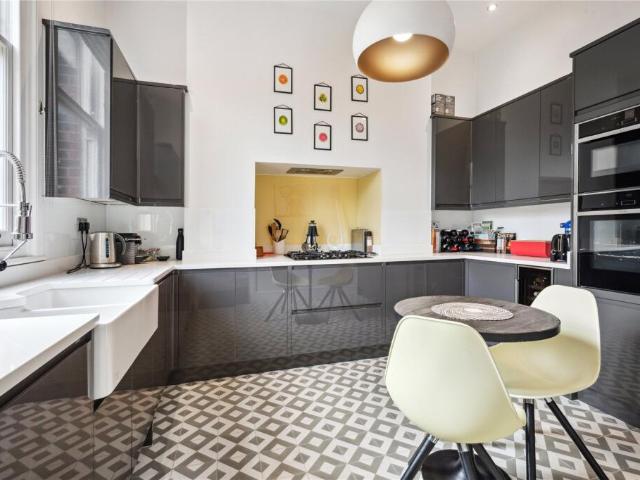 Flat for sale in Brook Green