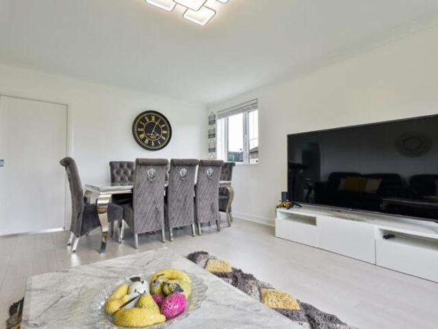 Apartment for sale in Mearns, Scotland