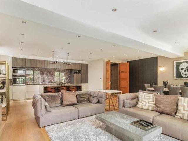 House for sale in Chigwell, Epping Forest