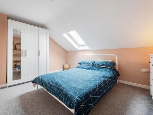 Apartment for sale in Giffnock, Scotland