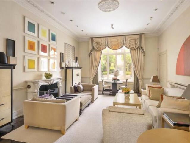 Apartment for sale in Belgravia, Greater London