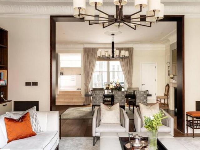 Apartment for sale in South Kensington, Greater London