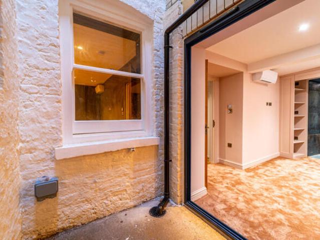 Apartment for sale in London Borough of Camden, Greater London