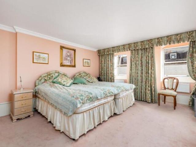 Apartment for sale in Bayswater, Greater London