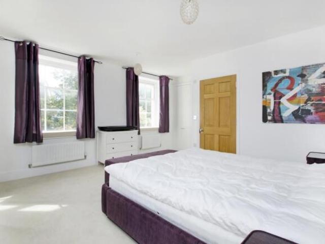 Apartment for sale in Barton Stacey, Hampshire
