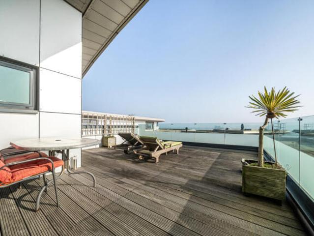 Apartment for sale in Poole