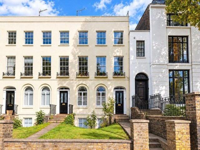 Apartment for sale in Cat Hill, England