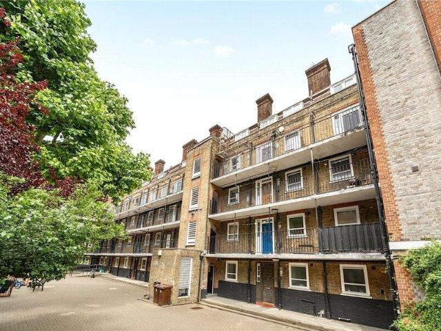 Apartment for sale in Cat Hill, England