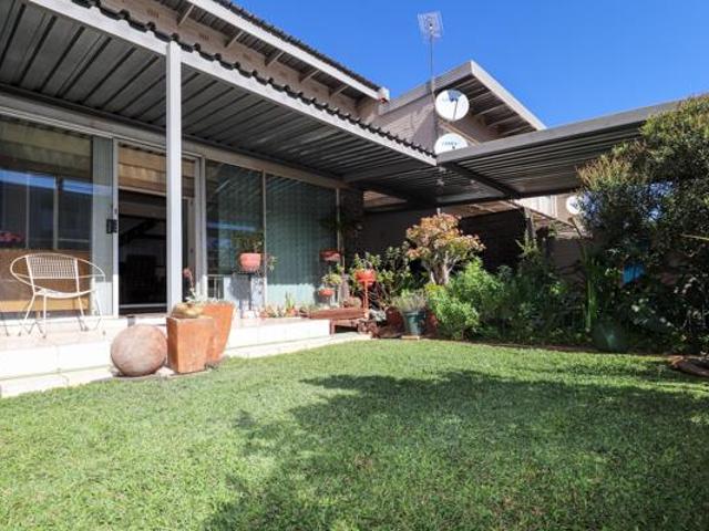 Apartment for sale in Dr Kenneth Kaunda, North West