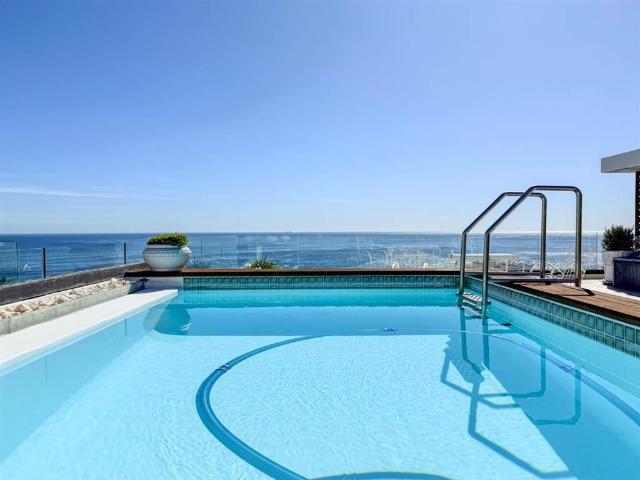 Apartment for sale in Cape Town, Atlantic Seaboard