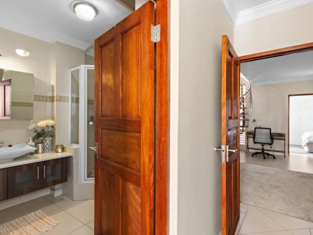 Apartment for sale in Cape Town, Western Cape