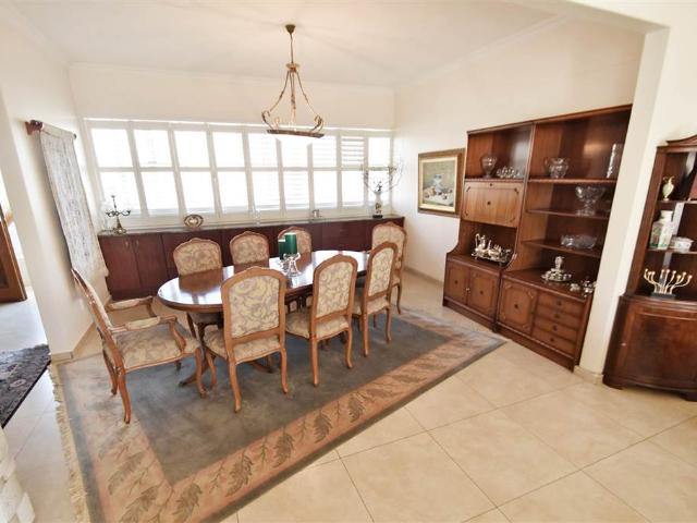 Apartment for sale in Johannesburg, North & Sandton