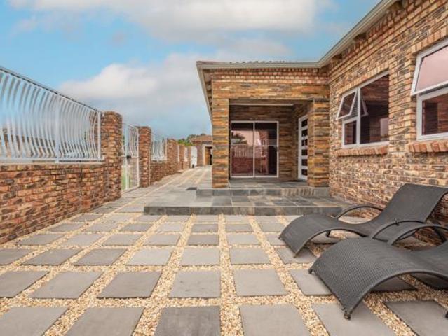 Apartment for sale in Port Elizabeth, Eastern Cape