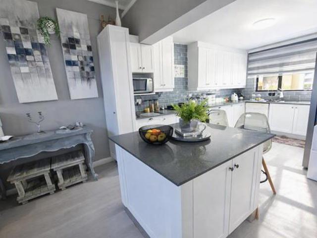 Apartment for sale in Margate, Hibiscus Coast Local Municipality