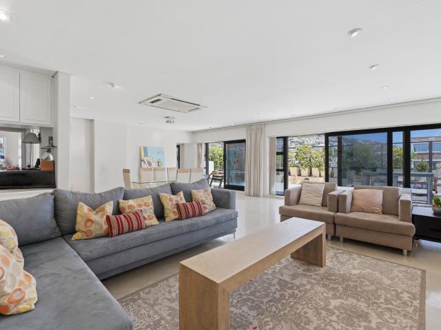 Apartment for rent in Sea Point, Cape Town