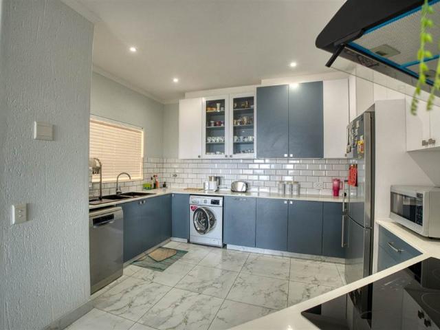 Flat for sale in Princess Grant, Kwazulu-natal