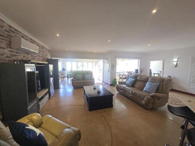Apartment for sale in Princess Grant, Kwazulu-natal