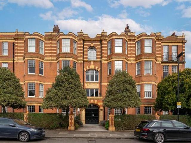 Apartment for sale in London Borough of Hounslow, Strand
