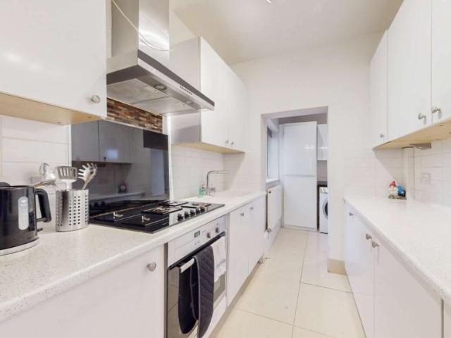 Apartment for rent in Lyons, Greater London