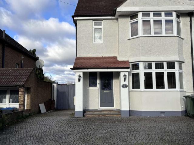 Apartment for rent in Lyons, Greater London