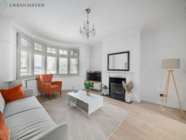 Apartment for rent in Lyons, Greater London