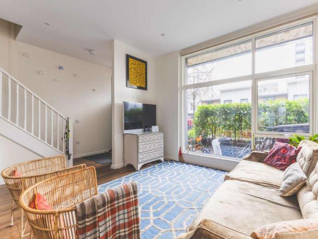 Apartment for rent in Lyons, Greater London