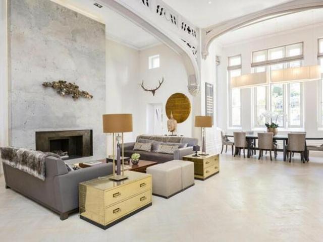 Apartment for sale in Brompton, Greater London