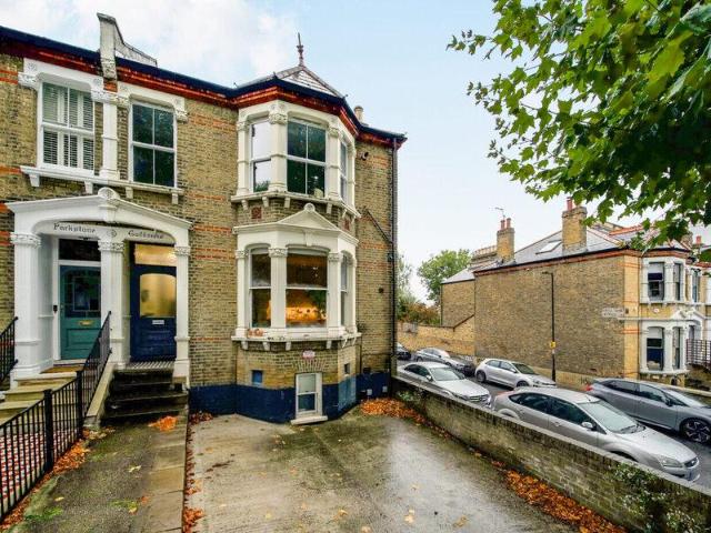 Apartment for sale in Cat Hill, England