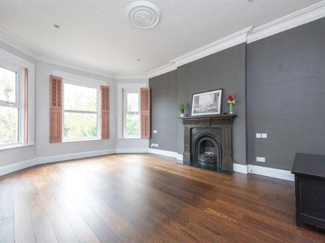 Apartment for rent in Cat Hill, England