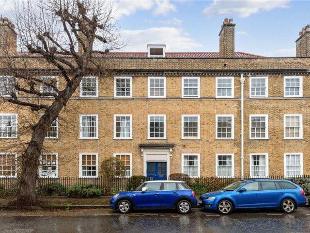 Apartment for sale in Cat Hill, England