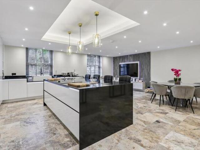 Apartment for sale in Row Town, Surrey
