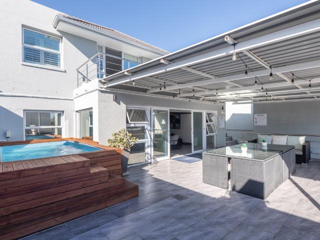 Apartment for rent in Camps Bay, Cape Town