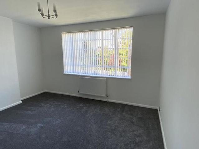 Apartment for rent in Upper Walmer, Ash