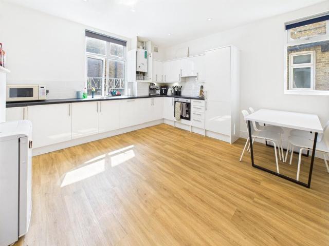 Flat for rent in St Margarets, Greater London