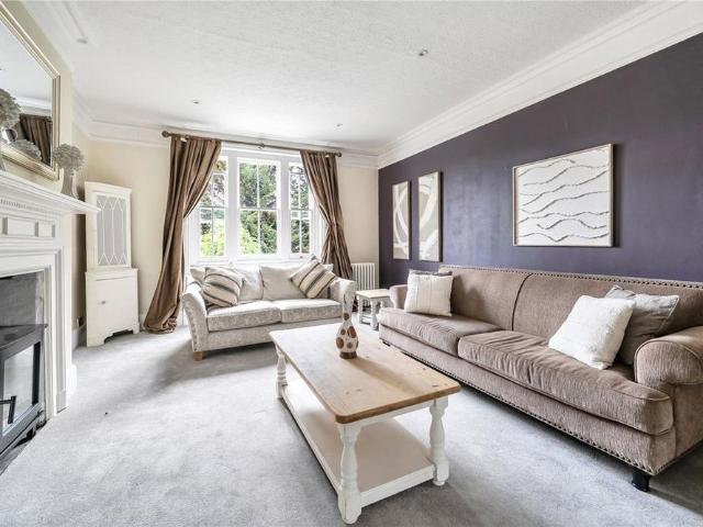 Apartment for rent in North Ascot, Ascot