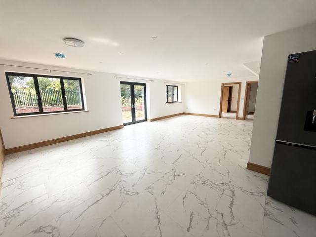 Apartment for rent in Blackdown, Green Close